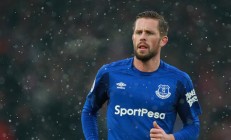 九游娱乐网站-比利亚雷亚尔击溃AC米兰，布雷默成为关键先生