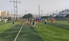 九游娱乐网站-关于足球赛场精彩不断，球员们不畏艰难，奋力拼搏的信息