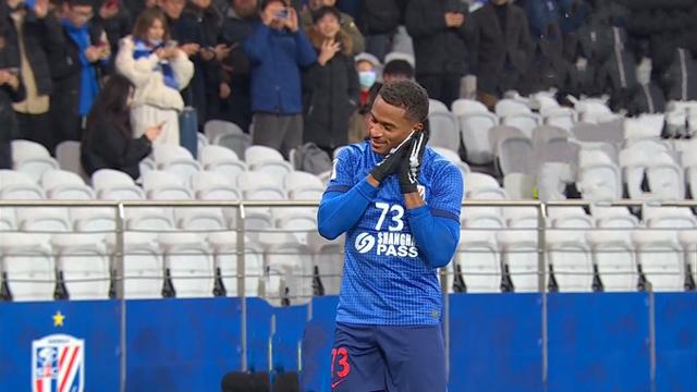 出色表现！球员们在场上尽展球技实力