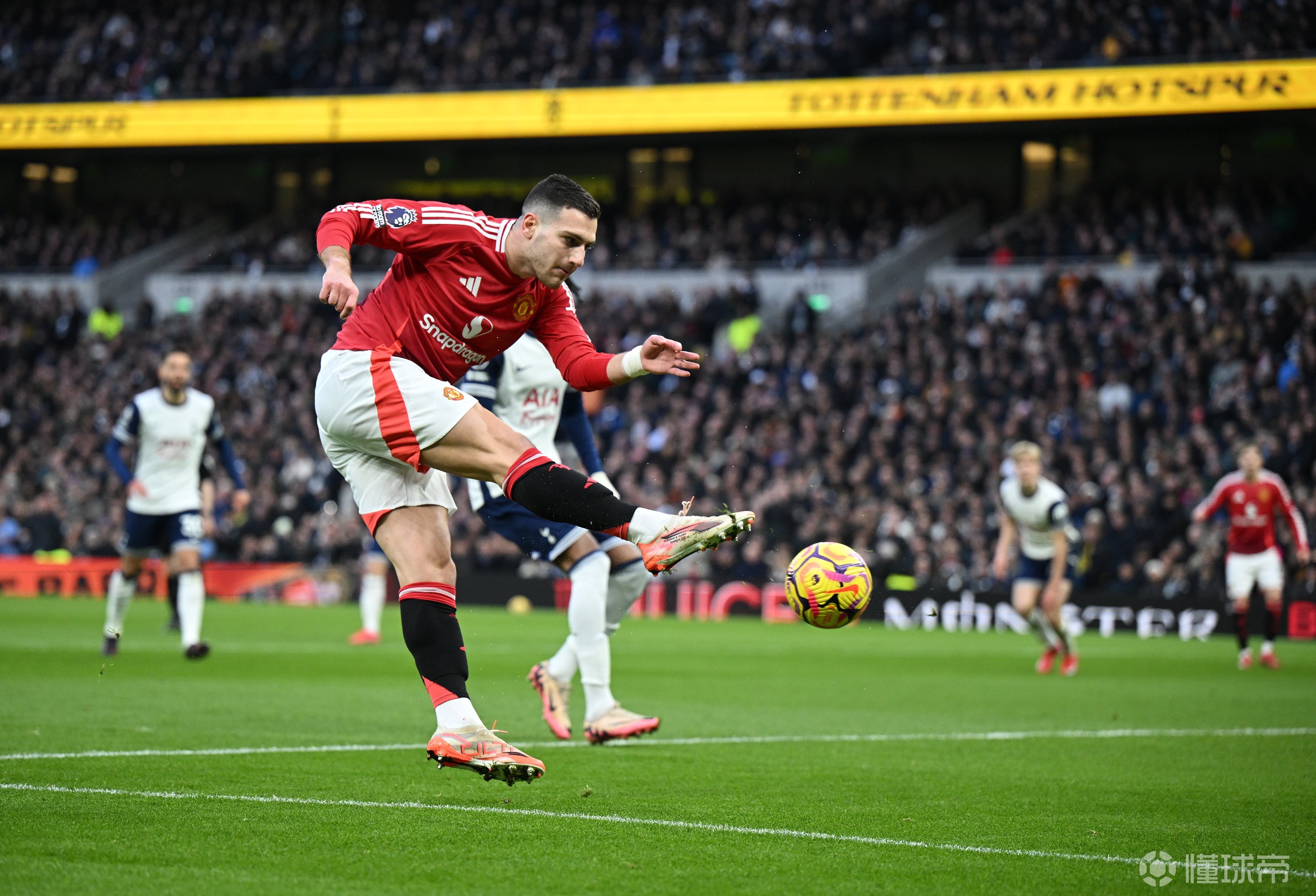 曼联主场大胜西汉姆,重返前四 曼联主场大胜西汉姆,重返前四