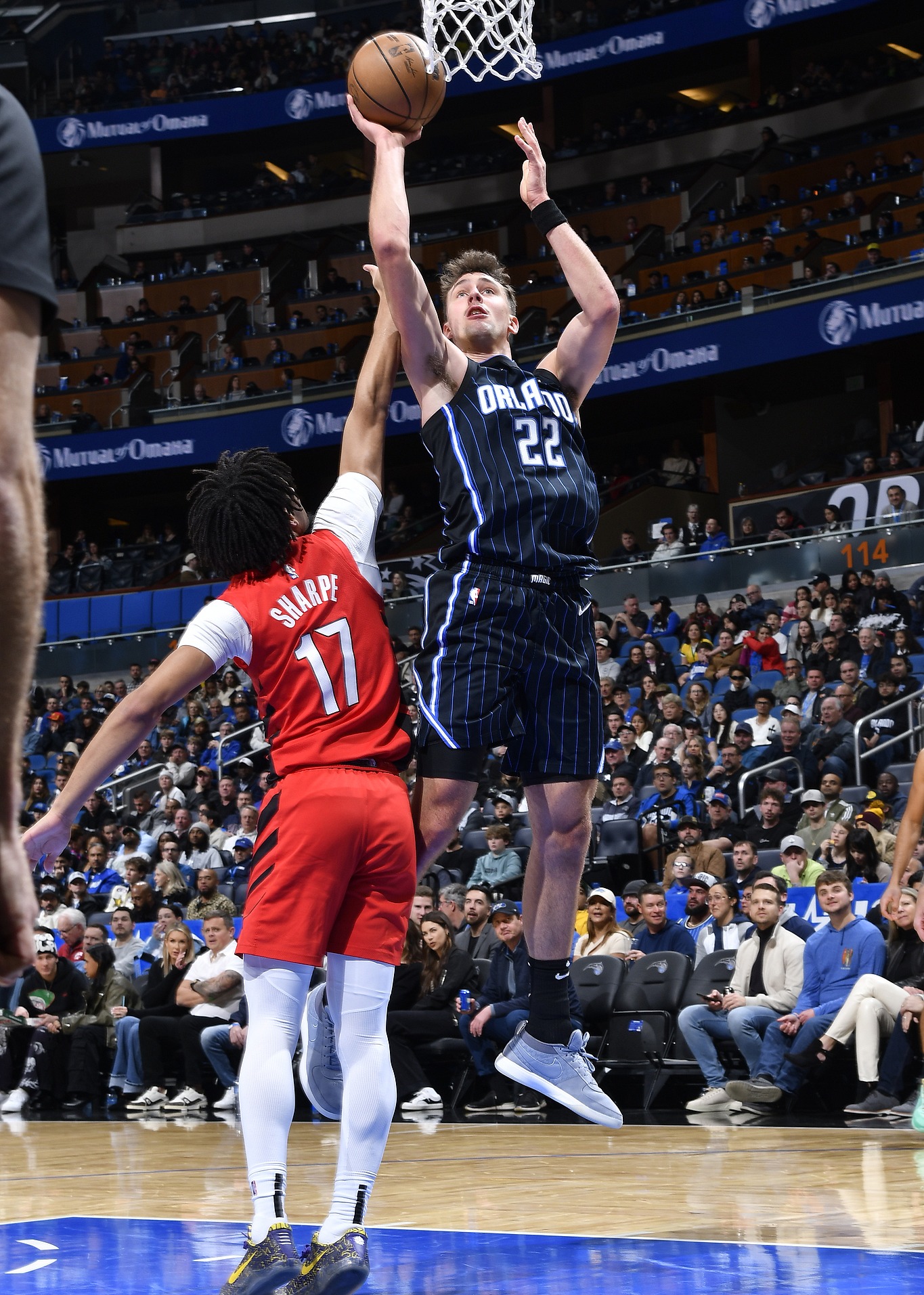 疯狂得分!魔术队球员在比赛中连续进攻 疯狂得分!魔术队球员在比赛中连续进攻