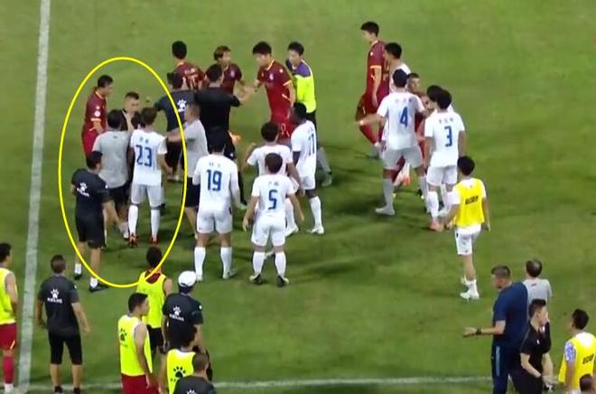 比赛中爆发口角冲突,裁判怎么判?的简单介绍 比赛中爆发口角冲突,裁判怎么判?的简单介绍