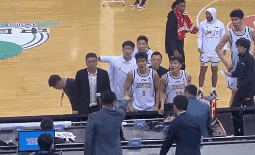 比赛中爆发口角冲突,裁判怎么判?的简单介绍 比赛中爆发口角冲突,裁判怎么判?的简单介绍