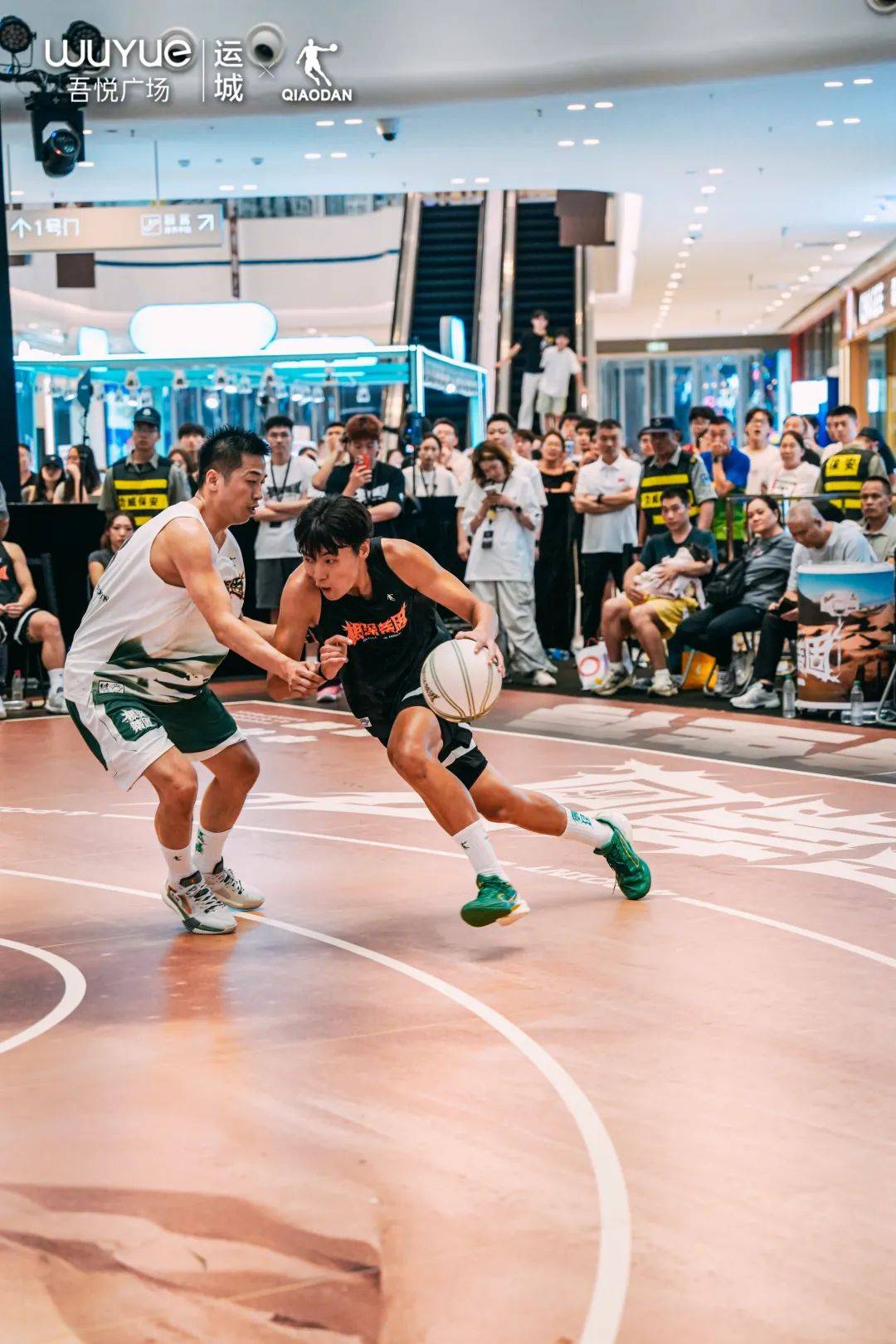 全球篮球热潮席卷,球迷狂热跟随的简单介绍 全球篮球热潮席卷,球迷狂热跟随的简单介绍