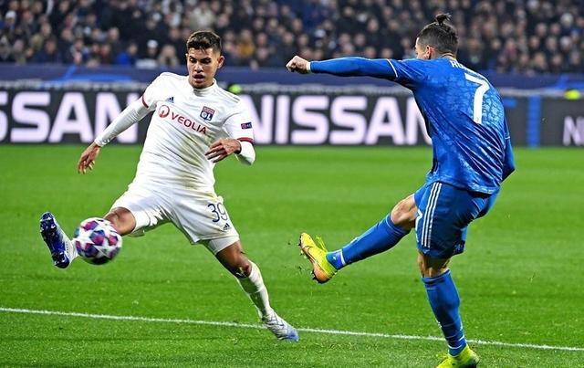 包含里昂战术灵活多变，成功应对对手进攻的词条