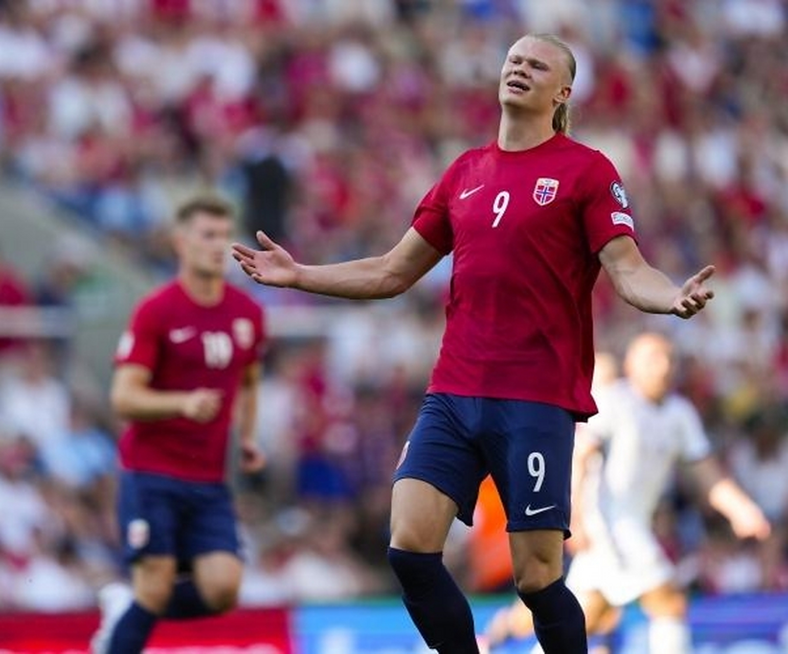 挪威队备战欧洲杯预选赛，拼尽全力