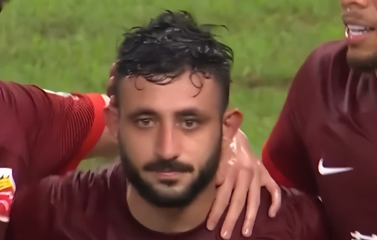 阿尔巴接班人崭露头角,成为球队新宠 阿尔巴接班人崭露头角,成为球队新宠