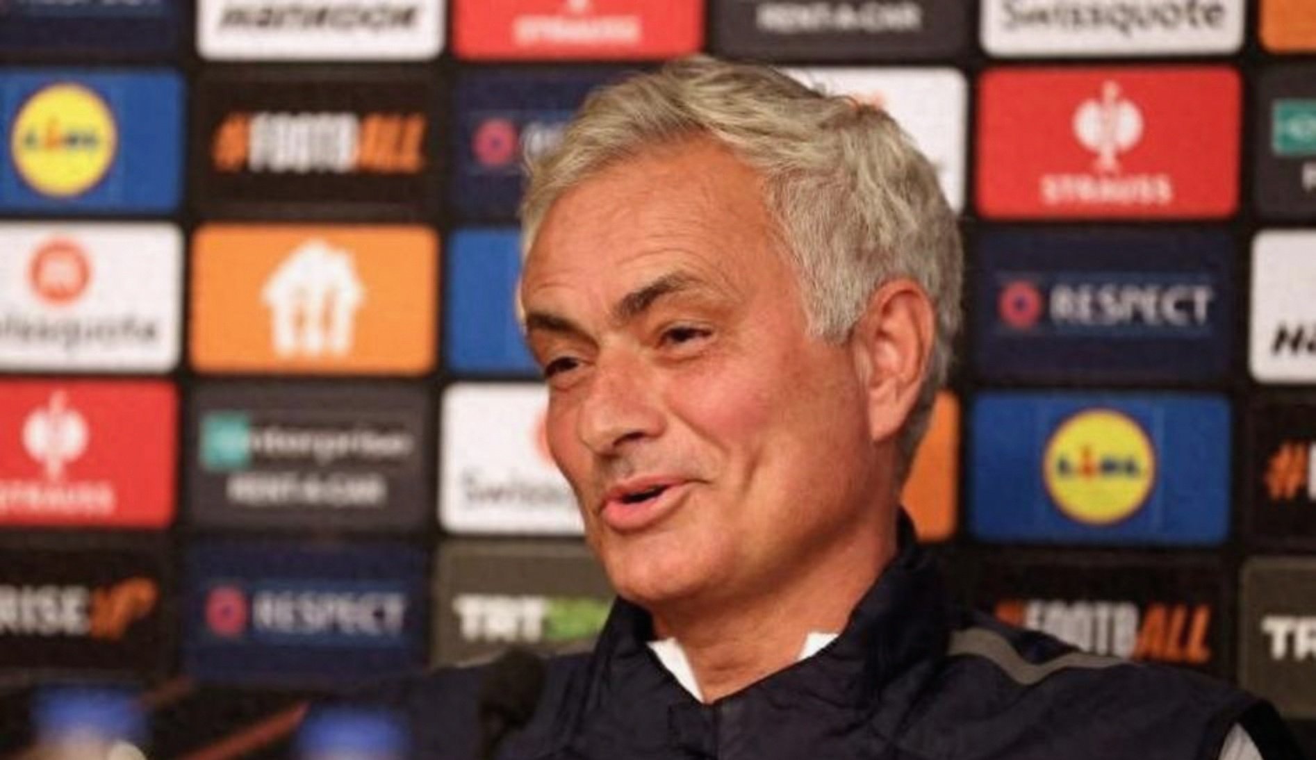 曼联球员公开不满主帅战术,引发团队危机的简单介绍 曼联球员公开不满主帅战术,引发团队危机的简单介绍