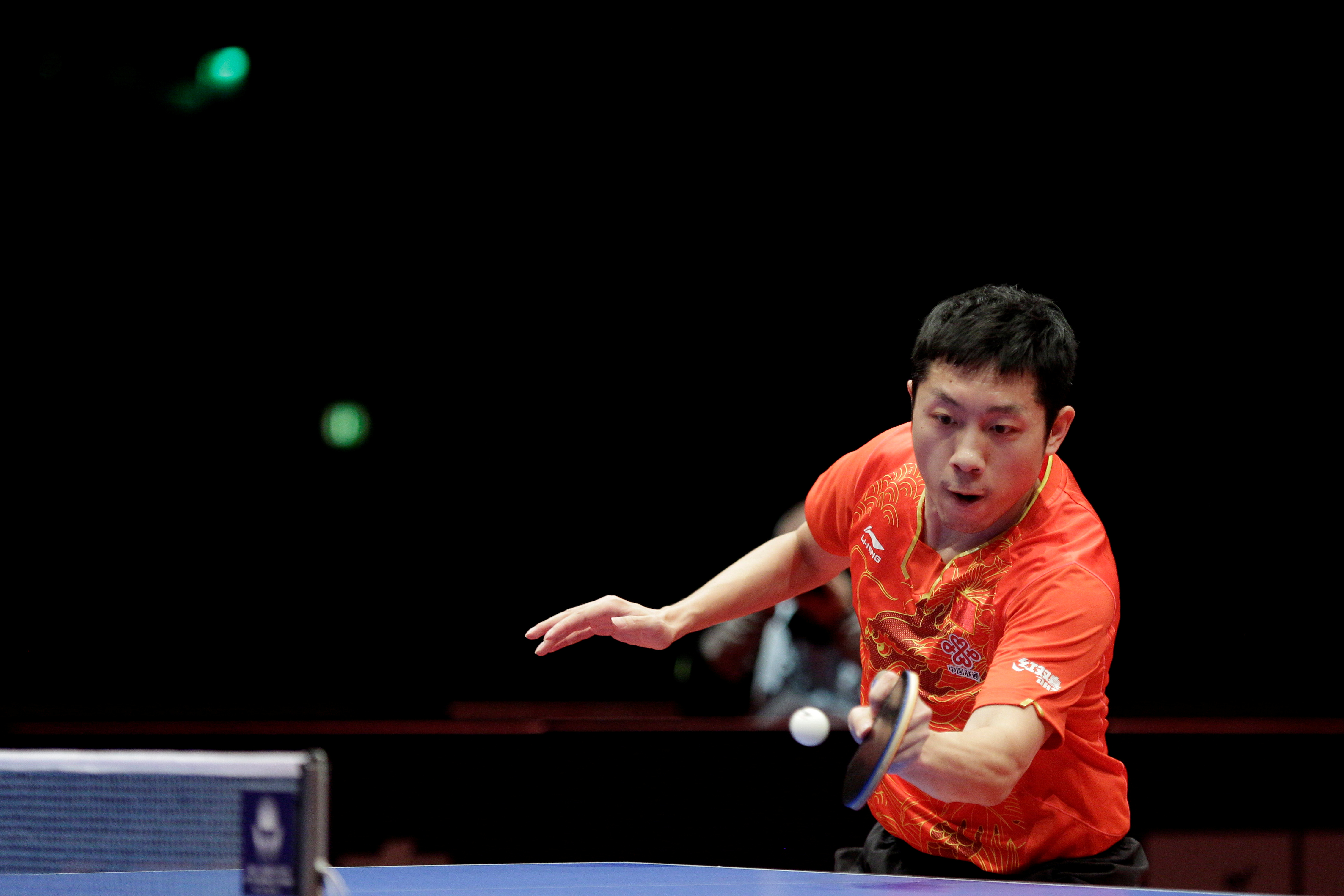 中国乒乓球队轻取瑞典乒乓球队，许昕惊艳世界