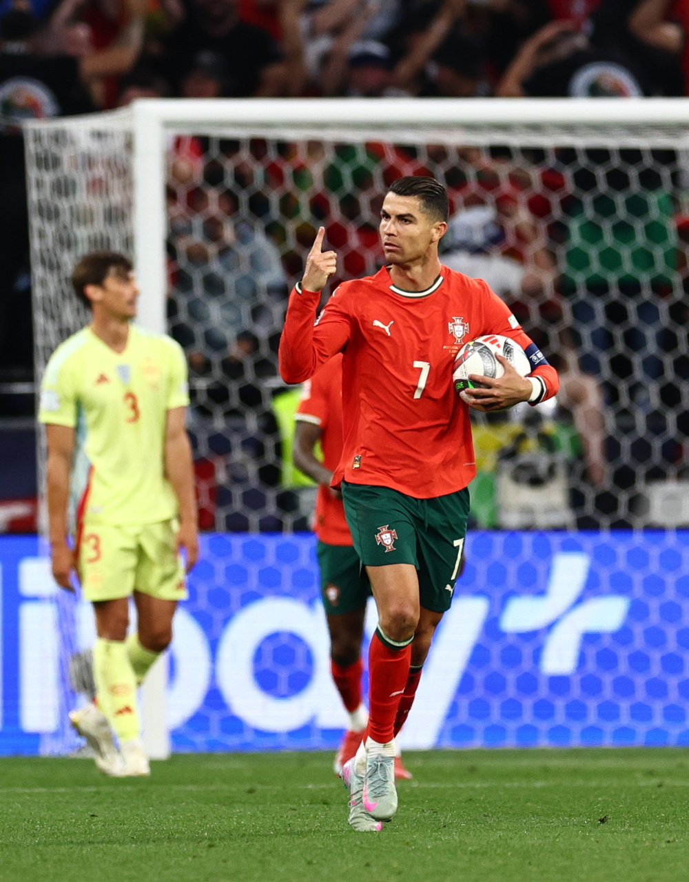 精彩回顾：欧国联半决赛惊心动魄的简单介绍