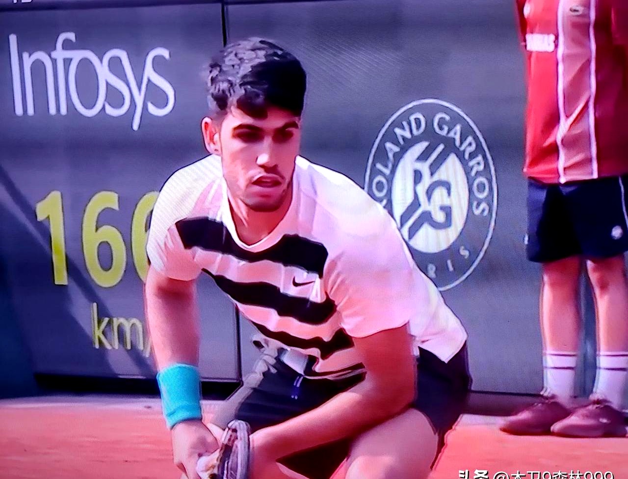 包含法国网球队鏖战世界网球队，阿尔卡拉斯高光表现的词条