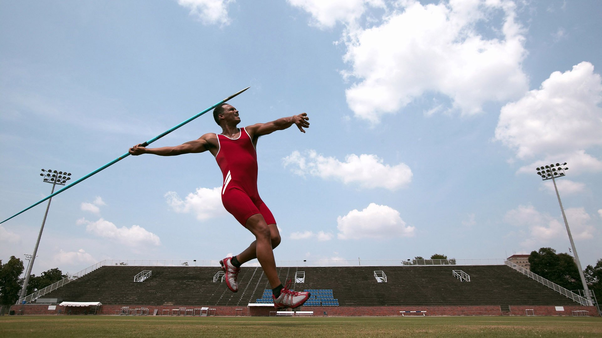 舞台越大越强，劳塔罗的蜕变与新西兰掀翻巴萨的启示
